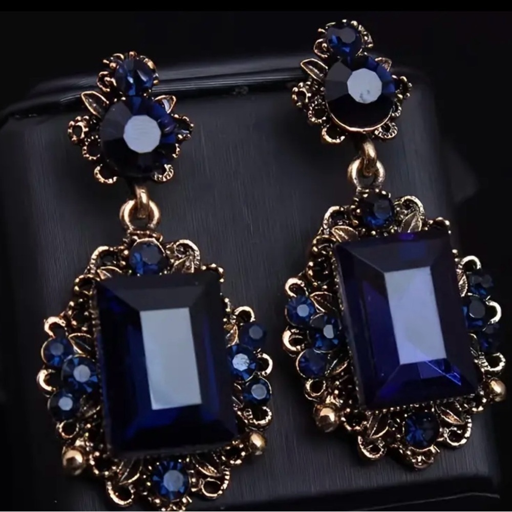 NEW-Vintage-Inspired Blue Gem Statement Earrings